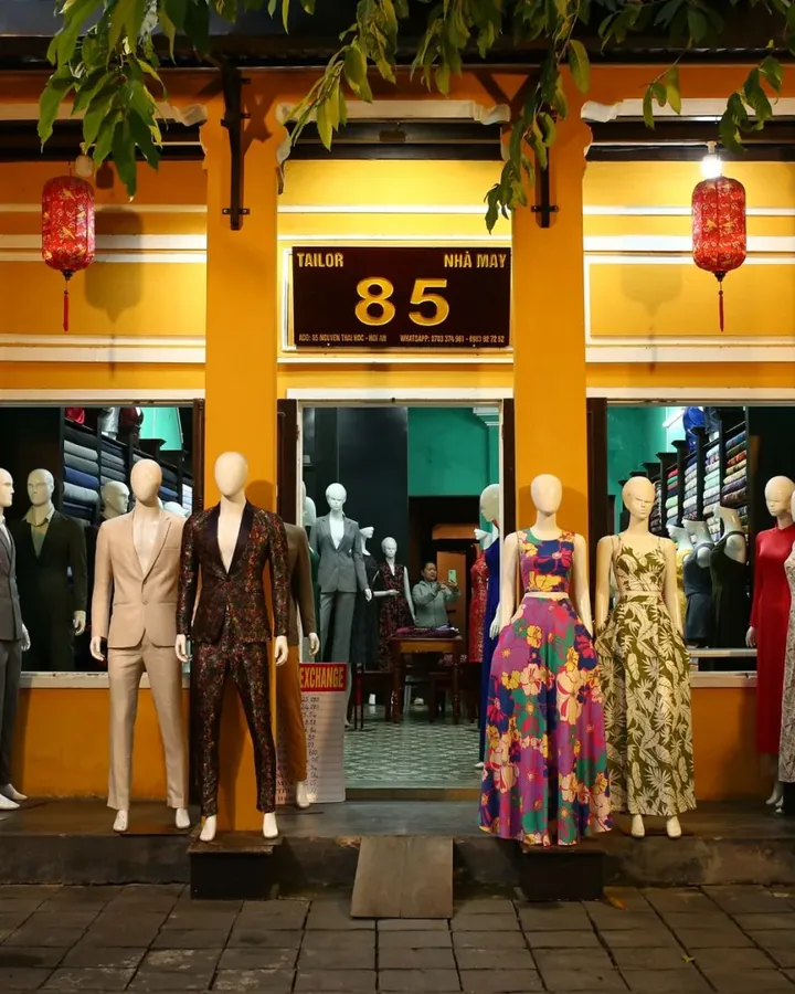 Góc máy may tại Phá Sản Store 1